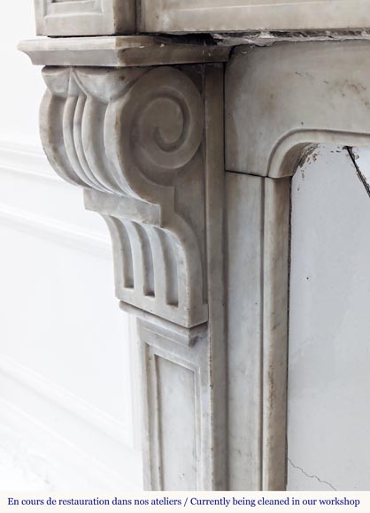 Cheminée de style Napoléon III à modillon en marbre de Carrare Cheminée de style Napoléon III à modillon en marbre de Carrare-4