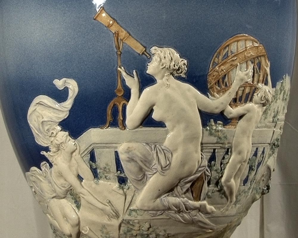 Louis-Robert CARRIER-BELLEUSE et FAÏENCERIE DE CHOISY LE ROI : "Uranie" exceptionnel vase en grès. Exposé en 1902.-2