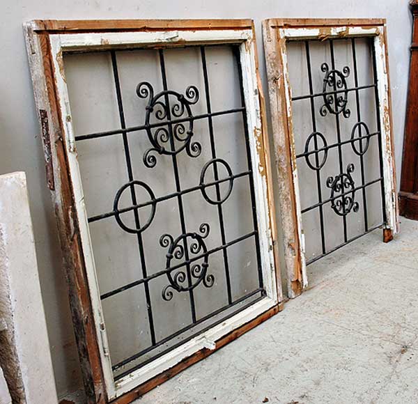 Paire de fenêtres carrées en fer forgé-11