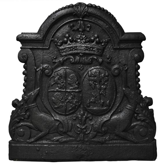 Plaque de cheminée ancienne aux armes d'alliance de Gilles Brunet, Marquis de la Palisse, et de Françoise-Suzanne Bignon-0