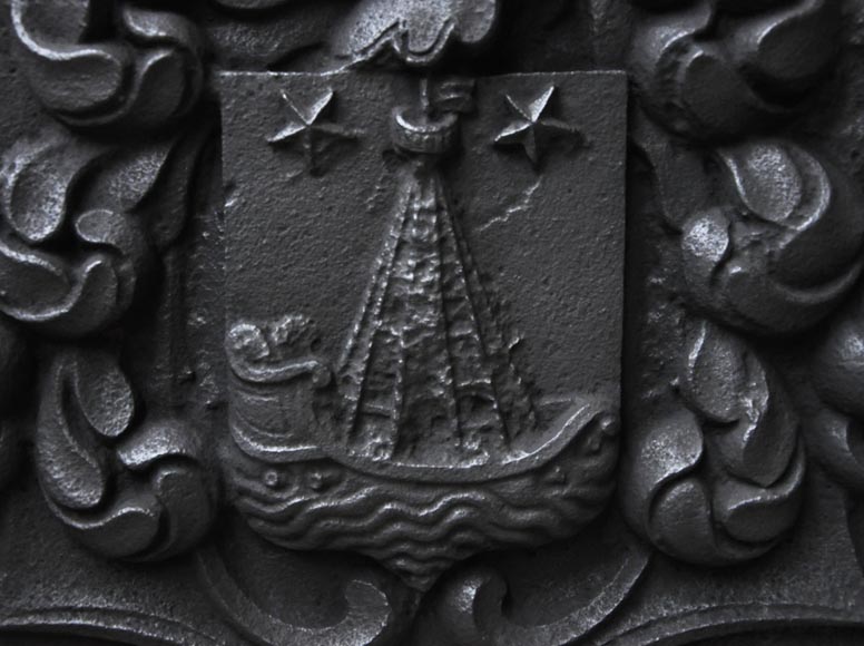 Belle plaque de cheminée cintrée aux Armes de la ville de Paris-2