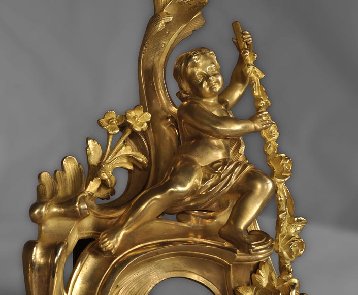 Paire de chenets ancien de style Louis XV en bronze doré à décor de putti-6