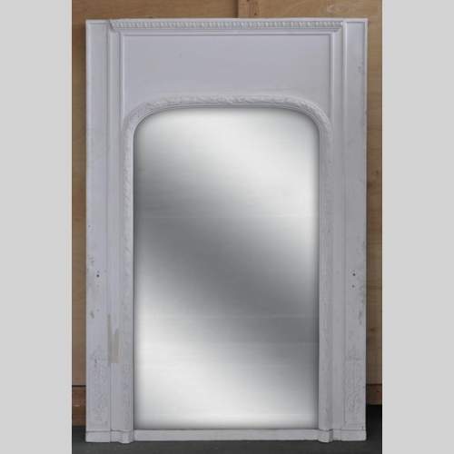 Trumeau de style Louis XVI orné d'une frise de laurier et d'oves