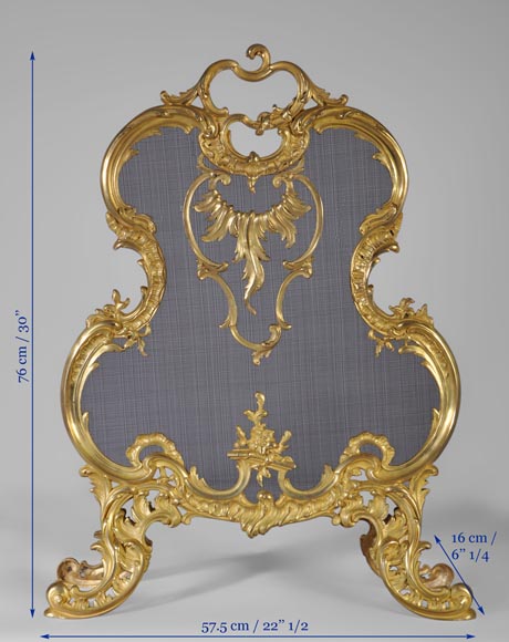 Pare étincelles ancien de style Louis XV en bronze doré, décor de feuillages et fleurs-7