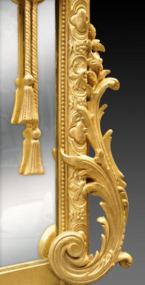 Superbe miroir à parecloses Napoléon III en bois et stuc doré à décor de putti et de profils de femmes en médaillons-9