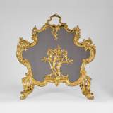 Pare étincelles de style Louis XV en bronze doré à décor d'enfants jouant, XIXè siècle