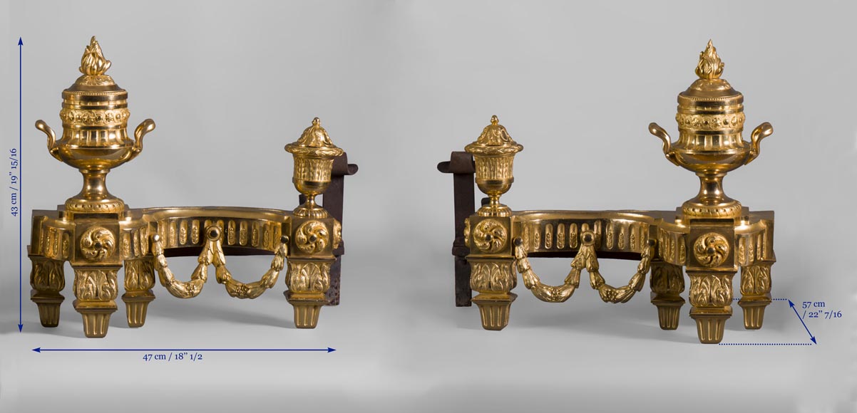 Belle paire de chenets anciens de style Louis XVI en bronze doré à décor de vases et guirlandes festonnées-6