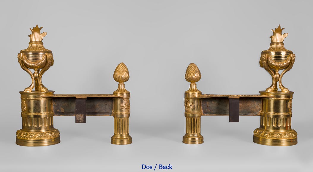 Paire de chenets anciens en bronze doré de style Louis XVI à décor de pots à feux tripodes-4