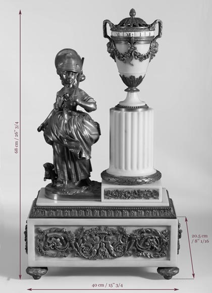 Rare horloge à cadran tournant de style Louis XVI à la petite bergère, marbre Statuaire et bronze doré-9