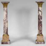 Très belle paire de colonnes en marbre Brèche Violette, Brocatelle Jaune et Levanto Rouge à ornements de bronze doré