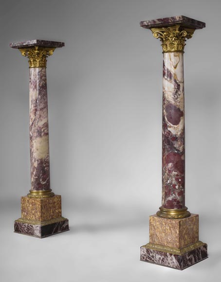Très belle paire de colonnes en marbre Brèche Violette, Brocatelle Jaune et Levanto Rouge à ornements de bronze doré-1