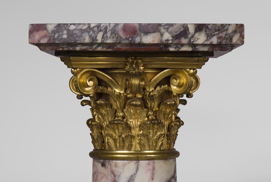 Très belle paire de colonnes en marbre Brèche Violette, Brocatelle Jaune et Levanto Rouge à ornements de bronze doré-7