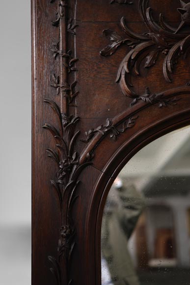 Trumeau ancien en chêne sculpté à décor de trophées de guerre, éléments sculptés du XVIIIè siècle et remontage du XIXè siècle-7