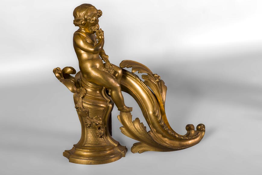 Paire de chenets de style Louis XV en bronze doré à décor d'enfants dans les vignes-1