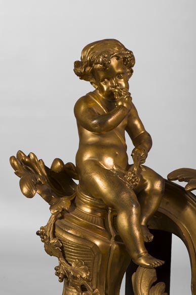 Paire de chenets de style Louis XV en bronze doré à décor d'enfants dans les vignes-3