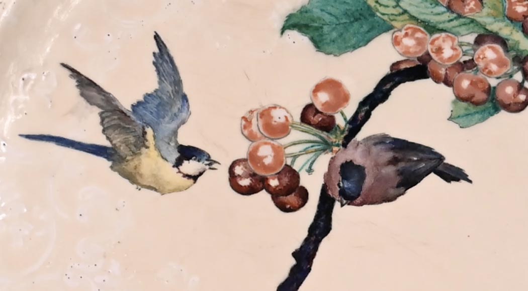 Théodore Deck (céramiste) et Éléonore ESCALLIER (peintre), plat aux oiseaux-3