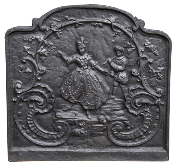 Plaque de cheminée de style Louis XV à la femme au pas de danse et au musicien-0