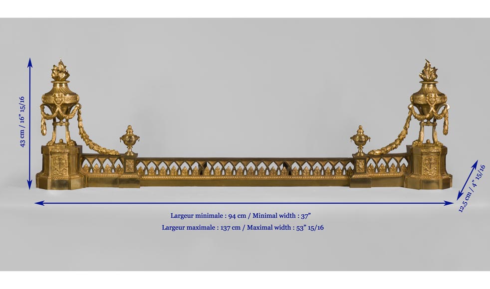 Barre de chenets ancienne de style Louis XVI à décor d'urnes enflammées en bronze doré-10