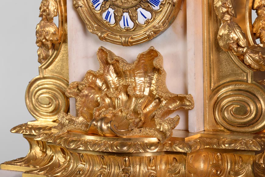 Maison DENIERE - Garniture de cheminée de style Napoléon III, en marbre et bronze doré, à décor d'enfants-8