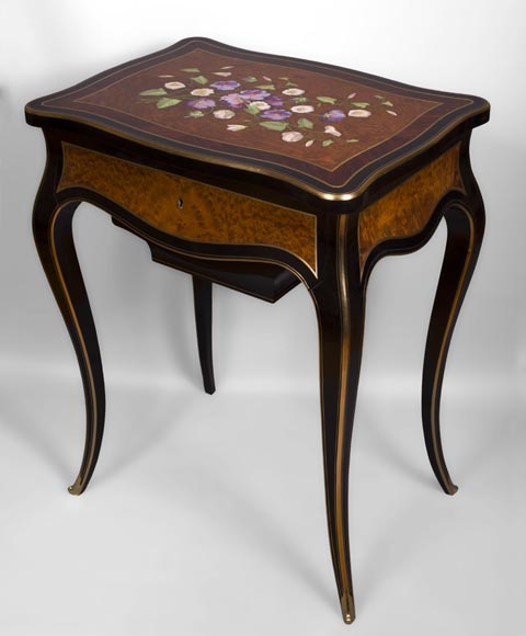 Julien-Nicolas RIVART (1802-1867) - Table à ouvrage à décor de campanules blanches et mauves en marqueterie de porcelaine-1