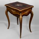 Maison TAHAN et Julien-Nicolas RIVART (1802-1867) - Belle table à ouvrage à bouquet de fleurs en marqueterie de porcelaine et ornements de bronze doré