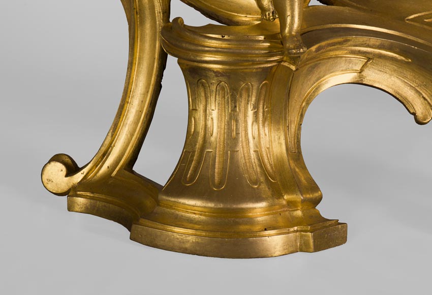 Superbe paire de chenets en bronze doré d'époque Louis XV aux putti soufflant des bulles de savon, dorure d'origine-4