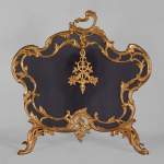 Pare-étincelles ancien de style Louis XV à décor de cornes d'abondance
