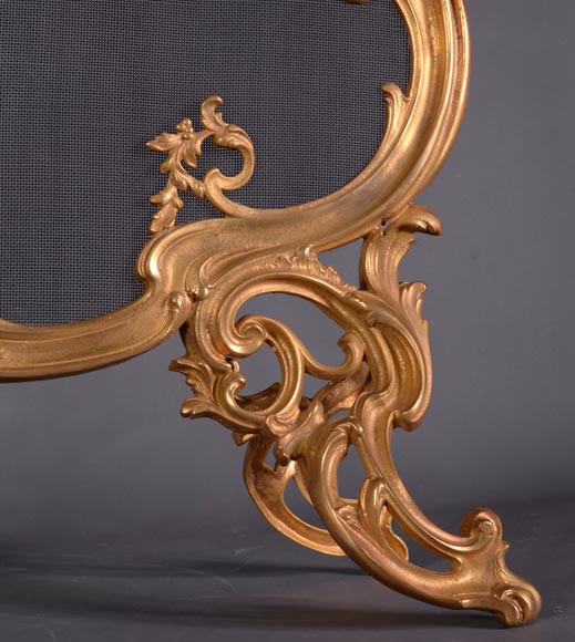Beau pare-etincelles ancien en bronze doré de style Louis XV-7