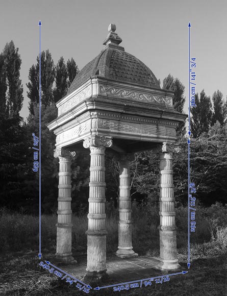 Dais de fontaine monumental en pierre sculptée d'après la fontaine du Château du Prince Noir près de Bordeaux-9