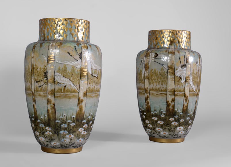 Manufacture KELLER & GUERIN à Lunéville - Paire de vases à décor de cigognes en vol dans un paysage lacustre-1