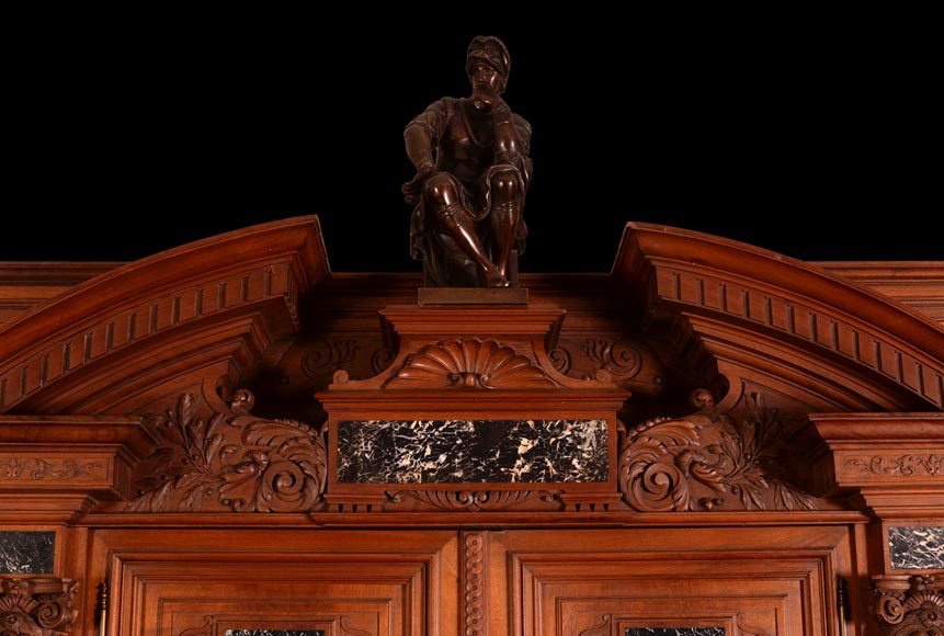  MAZAROZ-RIBAILLIER & SOYER Théophile — Important cabinet de présentation de style Néo-Renaissance en noyer sculpté, à émaux peints-10