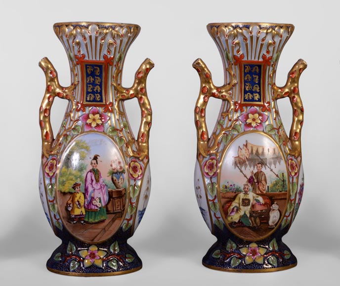 MANUFACTURE DE BAYEUX - Suite de quatre vases à décor polychrome et or de Chinois-1