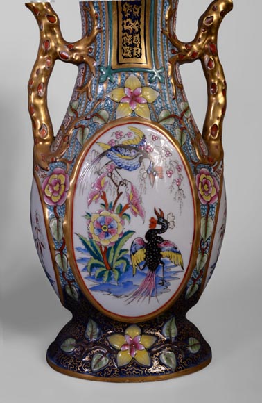MANUFACTURE DE BAYEUX - Suite de quatre vases à décor polychrome et or de Chinois-8