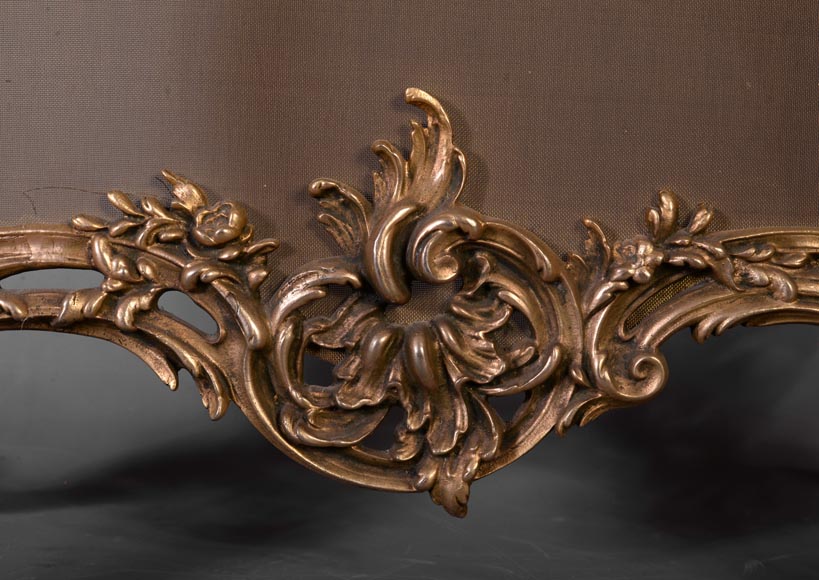 Pare-étincelles au Cupidon de style Louis XV, en bronze poli verni, années 1970-5