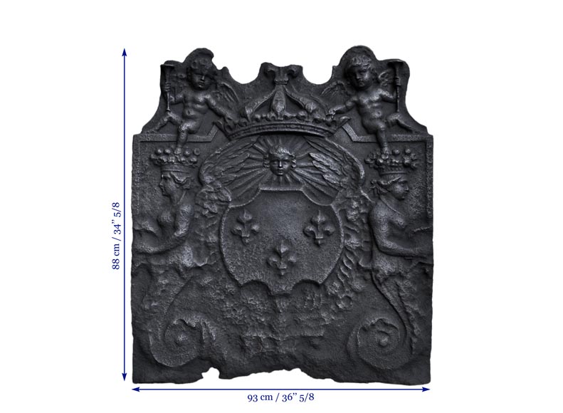 Plaque de cheminée ancienne aux armes de France et au riche décor avec Cupidons, XVIIème siècle-11
