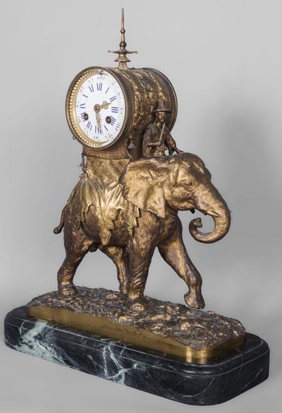 Christophe FRATIN (1801-1864) rare pendule à l'éléphant d'Asie, en bronze doré et patiné-0