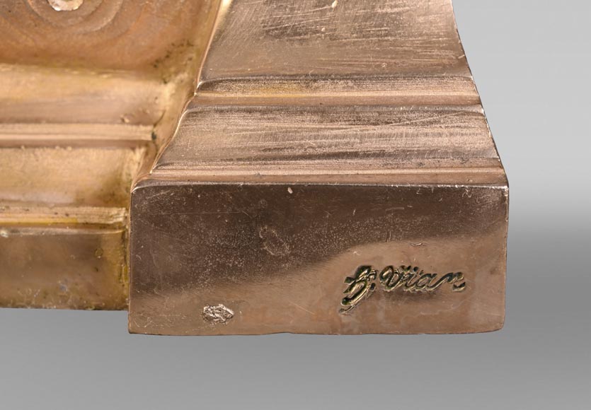 Henri VIAN, paire de chenets volute en bronze doré-7