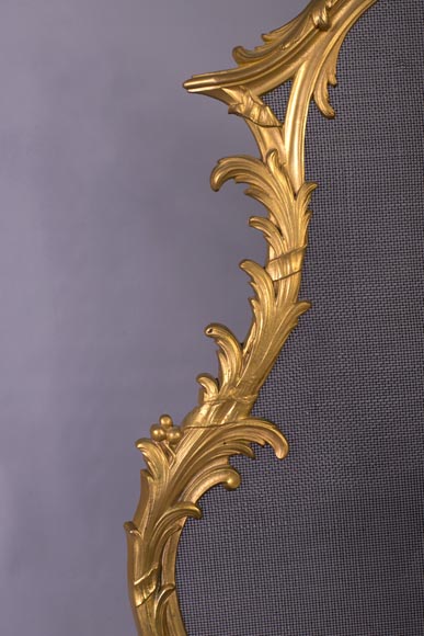 Beau pare-étincelles ancien de style Louis XV au décor en bronze doré et aux branches d'olivier-3