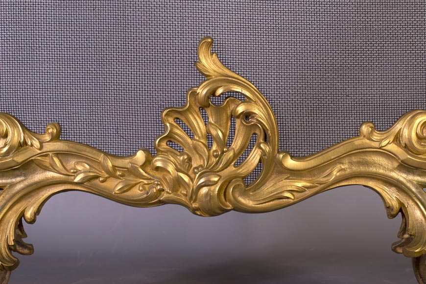 Beau pare-étincelles ancien de style Louis XV au décor en bronze doré et aux branches d'olivier-5