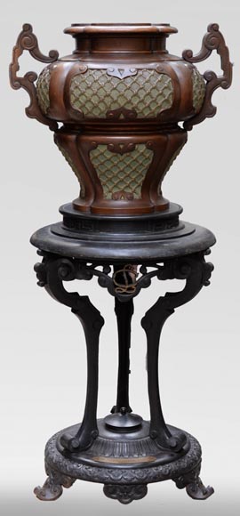 Fonderie Capitain-Gény, Vase cache pot en fonte à patine bronze sur trépied, vers 1892-0