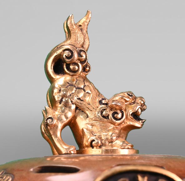 L'ESCALIER DE CRISTAL, Vase formant pendule à la monture au dragon, après 1885-3