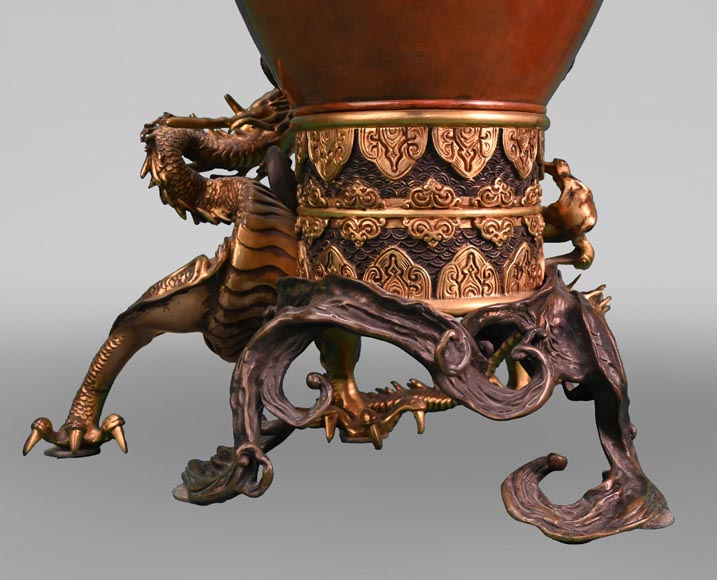 L'ESCALIER DE CRISTAL, Vase formant pendule à la monture au dragon, après 1885-10