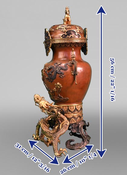 L'ESCALIER DE CRISTAL, Vase formant pendule à la monture au dragon, après 1885-11