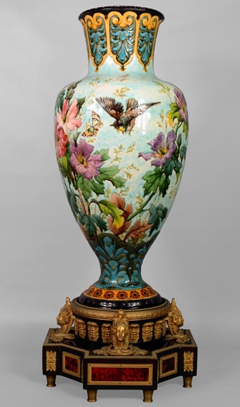 Très beau et important vase balustre Napoléon III en porcelaine sur une base en placage de bois et écailles-0