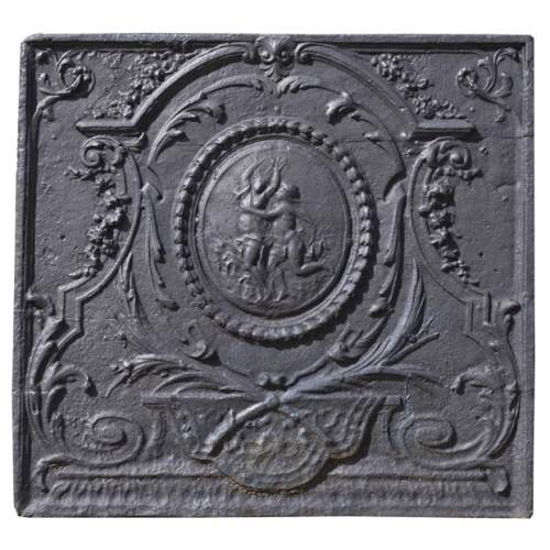 Daphné et Apollon, plaque de cheminée ancienne de style Louis XVI au décor mythologique