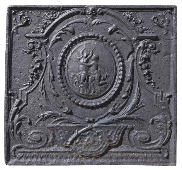 Daphné et Apollon, plaque de cheminée ancienne de style Louis XVI au décor mythologique-0