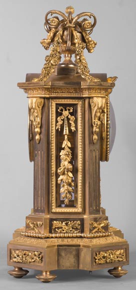 Pendule de style Napoléon III en bronze doré à décor perlé-2