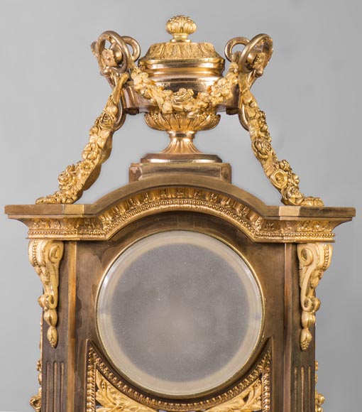Pendule de style Napoléon III en bronze doré à décor perlé-3