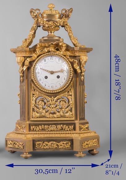 Pendule de style Napoléon III en bronze doré à décor perlé-12