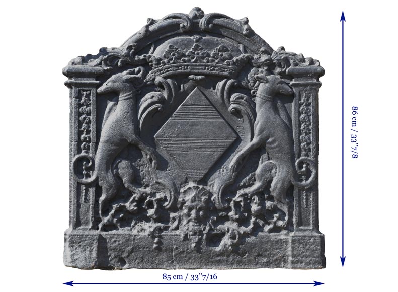 Belle plaque de cheminée ancienne aux armes de Pénancoët de Kéroualle-7